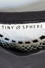 Charger l'image dans la galerie, N°15 - T-SHIRT UPCYCLÉ - XL